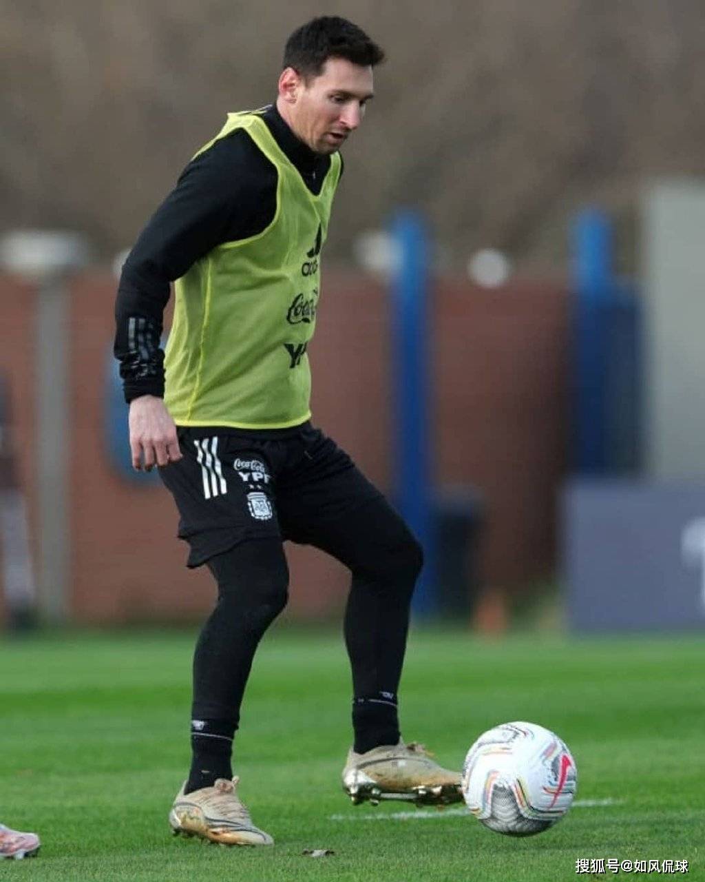 塞内加尔碾压阿根廷，法比尼奥状态火热