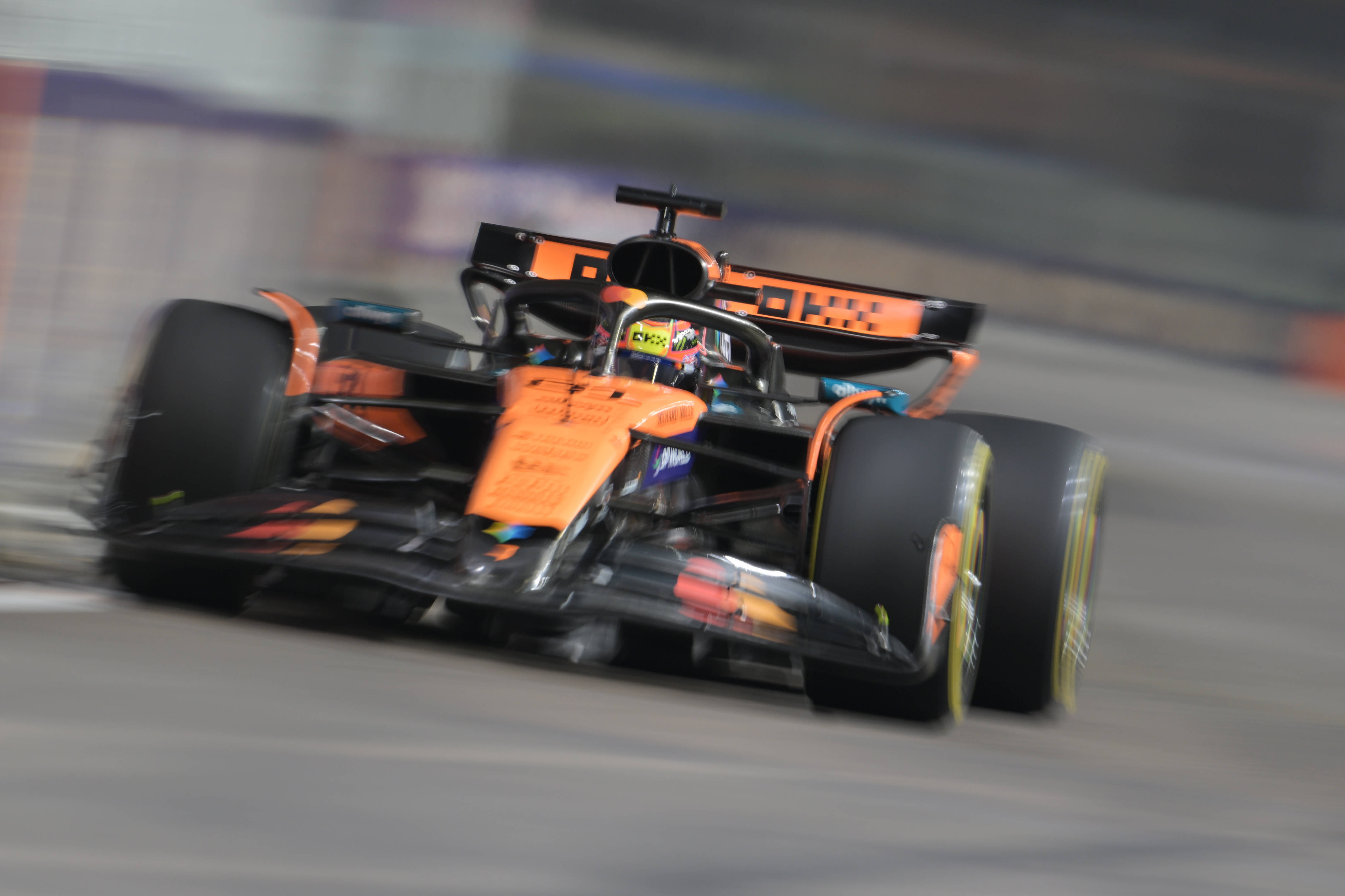 阿斯顿马丁完胜威廉姆斯，皮亚斯特里高光表现