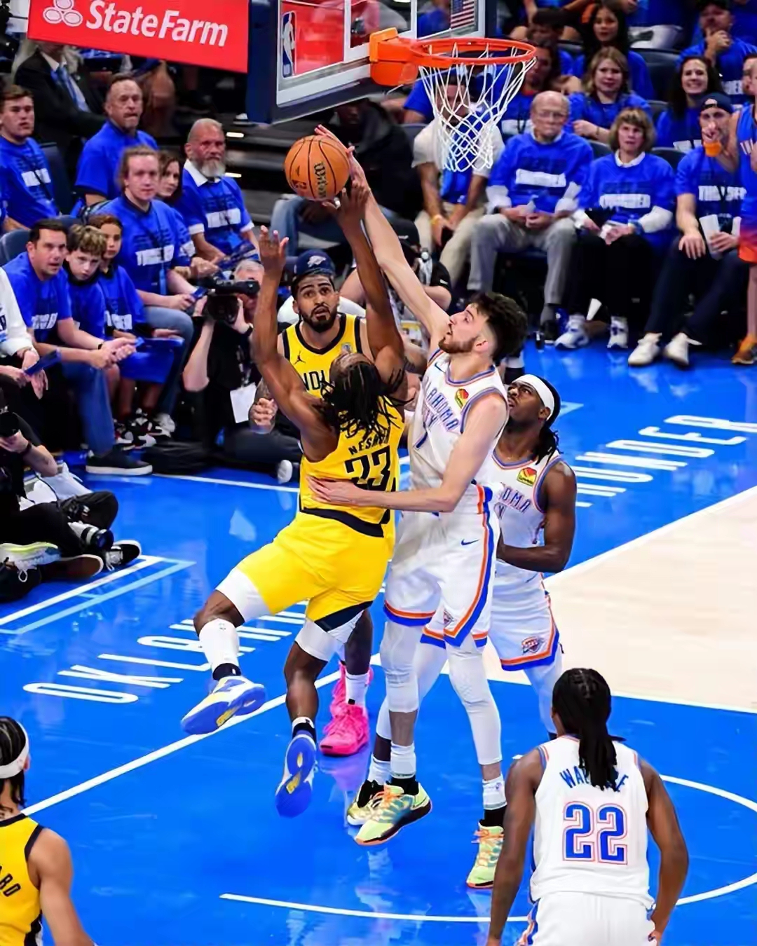 凯尔特人鏖战雷霆，恩比德统治全场